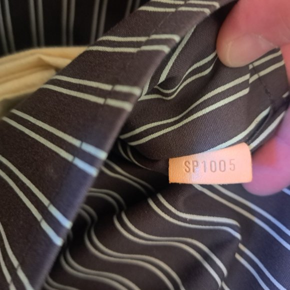 Louis Vuitton Antigua Tote MM - Picture 8 of 12